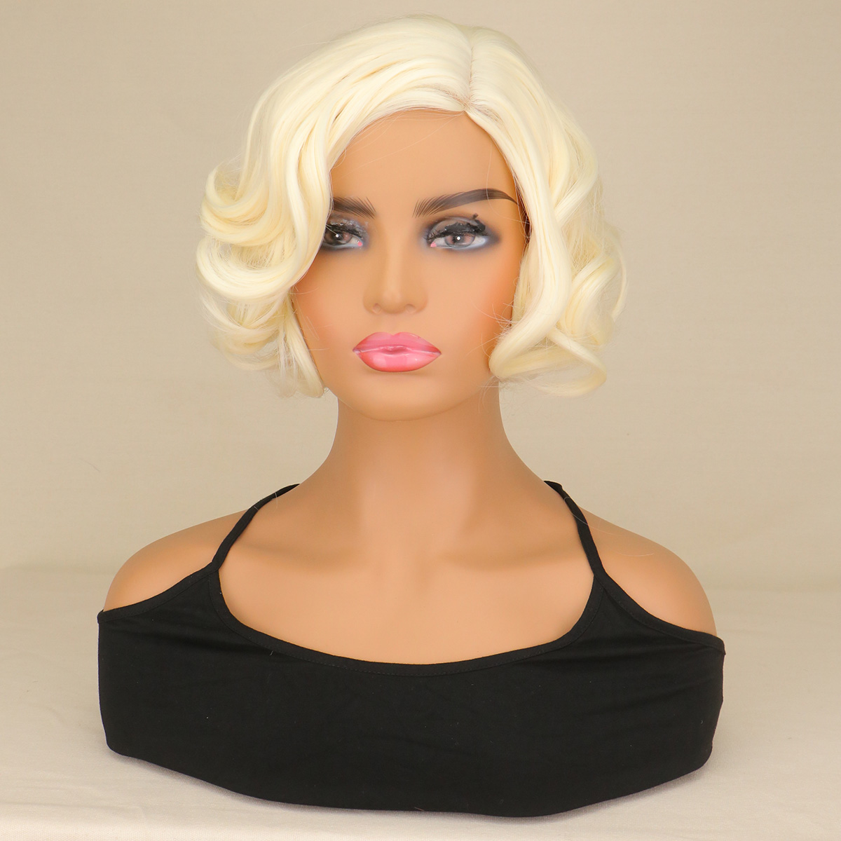 Women'S Accessories In The 1950S - Damen Synthetische Kurze Lockige Blonde Mischhaarperücken