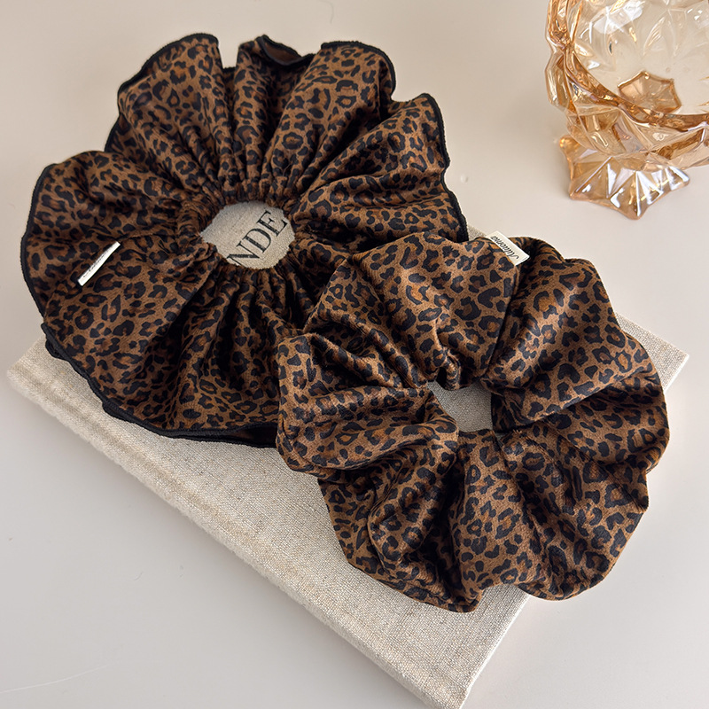 Doppellagiges Haargummi aus Sa – Hair Tie Velvet Bewertung und Preis